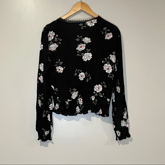 SALE: Faux-Wrap Floral Smocked Top Sz M - Picture 4 of 4